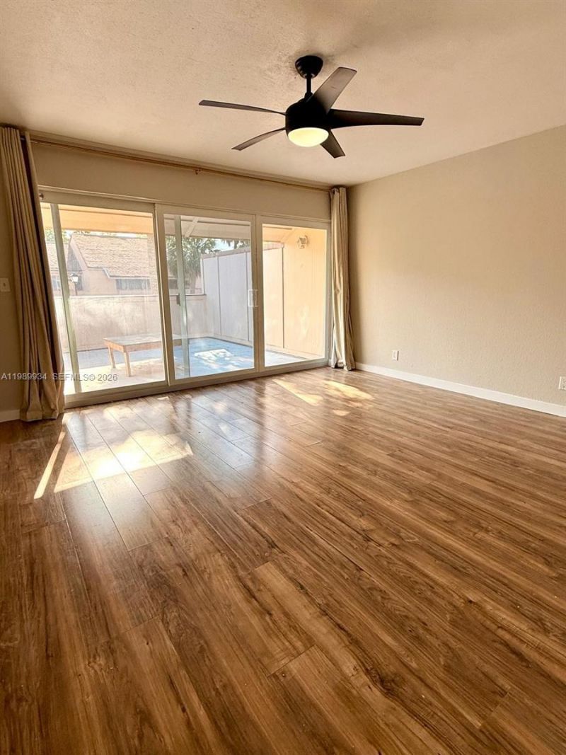 833 NW 81st Ter, Unit 8, Plantation, FL 33324 Photo