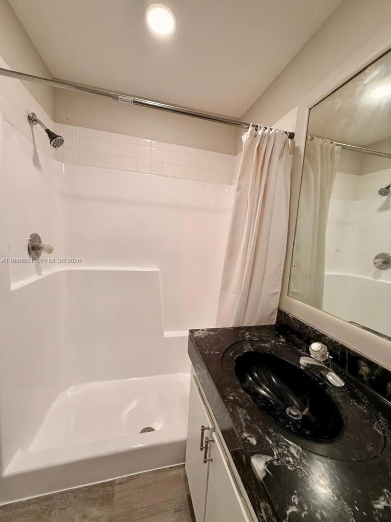 833 NW 81st Ter, Unit 8, Plantation, FL 33324 Photo