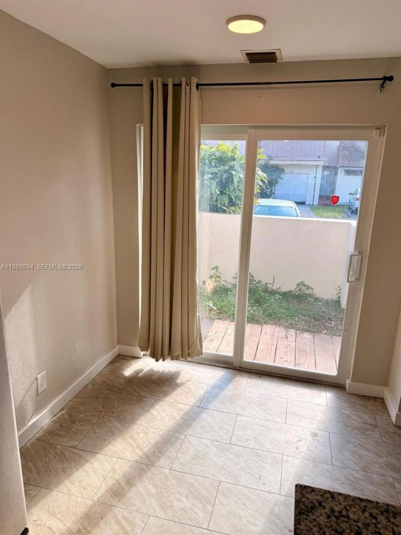 833 NW 81st Ter, Unit 8, Plantation, FL 33324 Photo