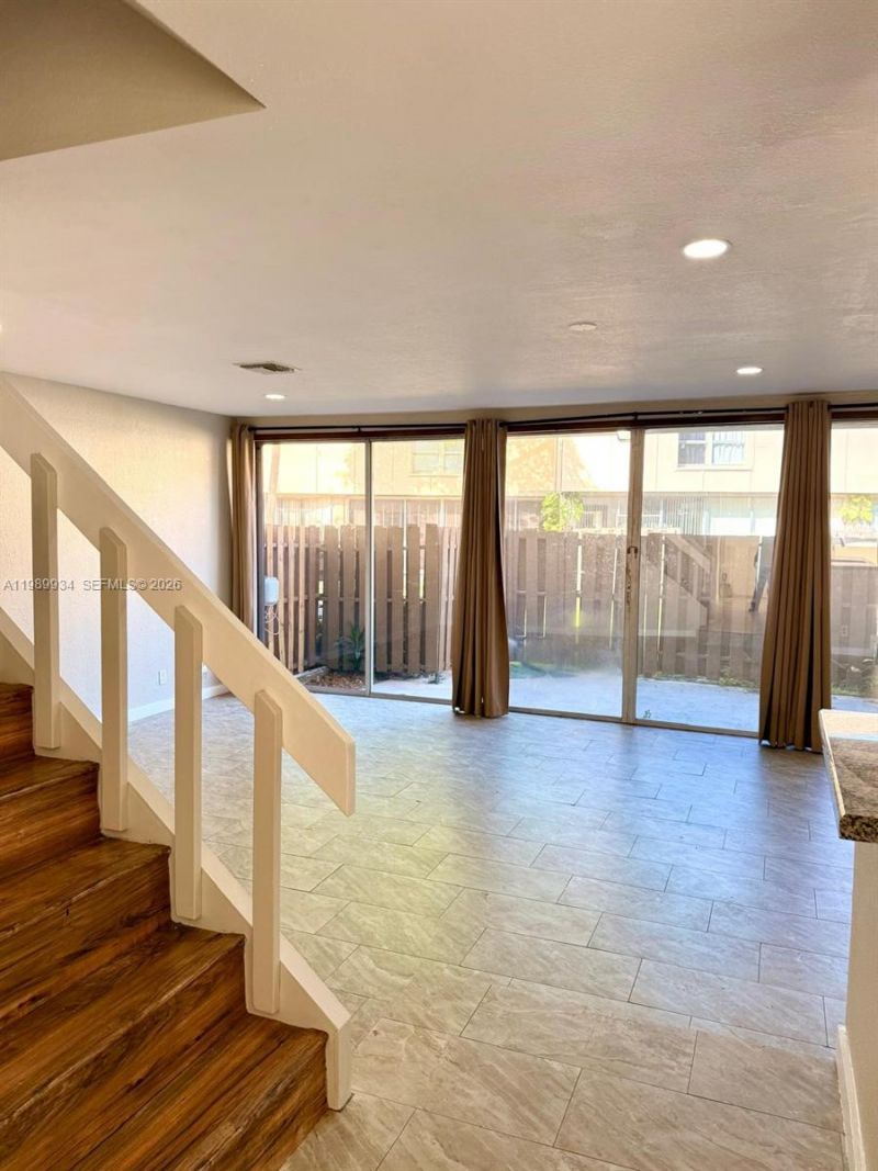 833 NW 81st Ter, Unit 8, Plantation, FL 33324 Photo