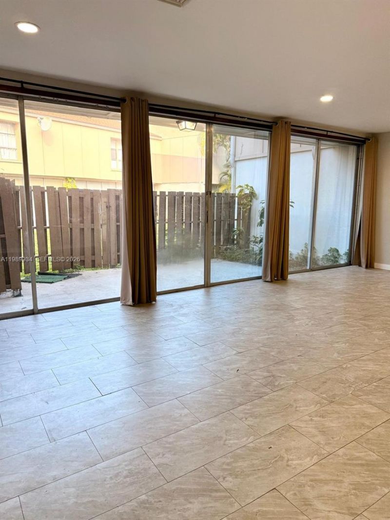 833 NW 81st Ter, Unit 8, Plantation, FL 33324 Photo