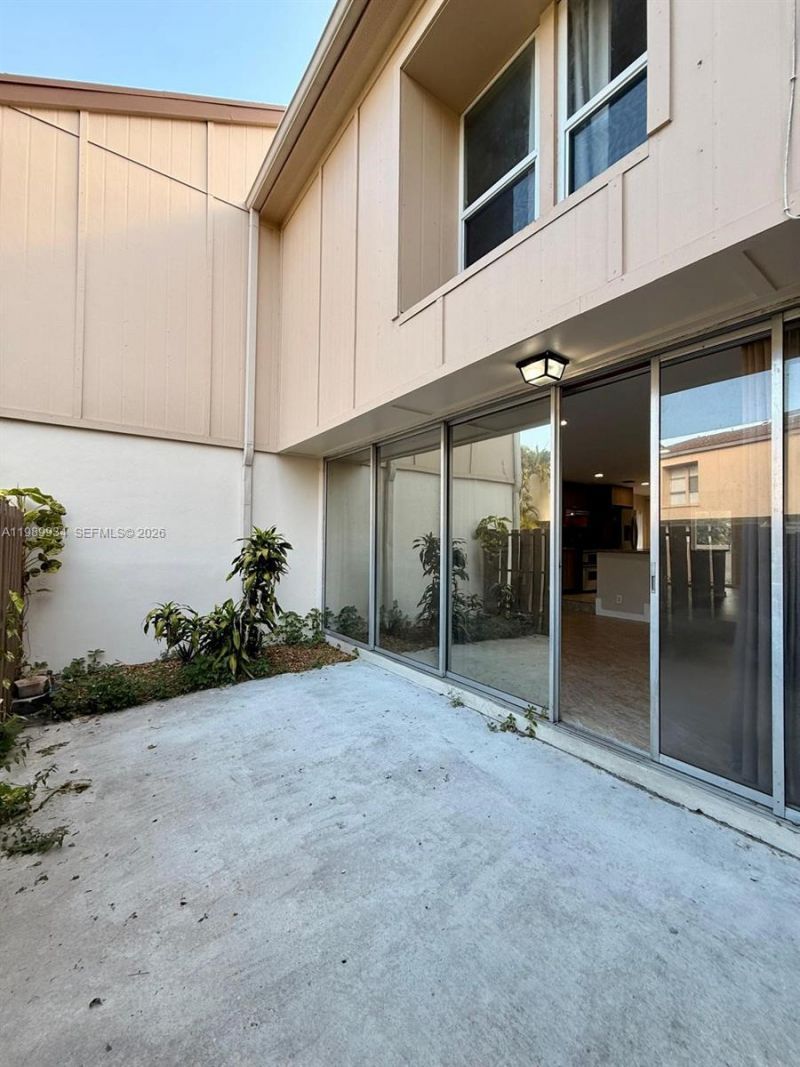 833 NW 81st Ter, Unit 8, Plantation, FL 33324 Photo