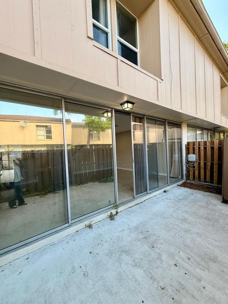 833 NW 81st Ter, Unit 8, Plantation, FL 33324 Photo