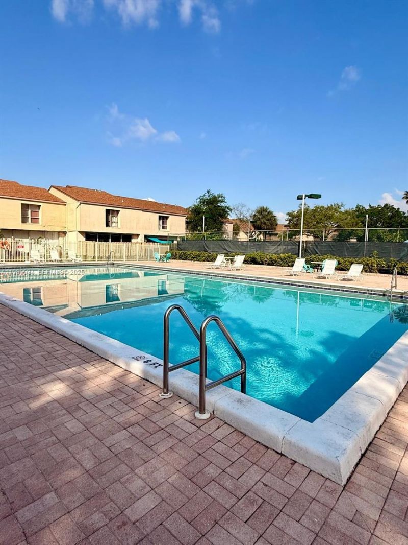 833 NW 81st Ter, Unit 8, Plantation, FL 33324 Photo