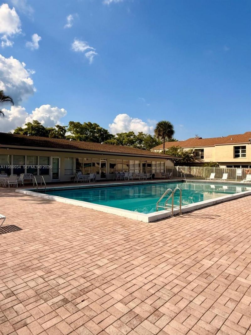 833 NW 81st Ter, Unit 8, Plantation, FL 33324 Photo