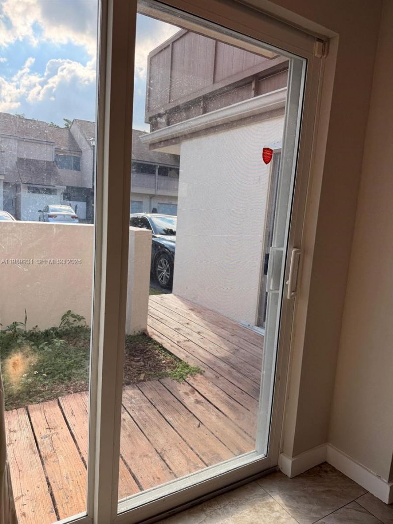 833 NW 81st Ter, Unit 8, Plantation, FL 33324 Photo