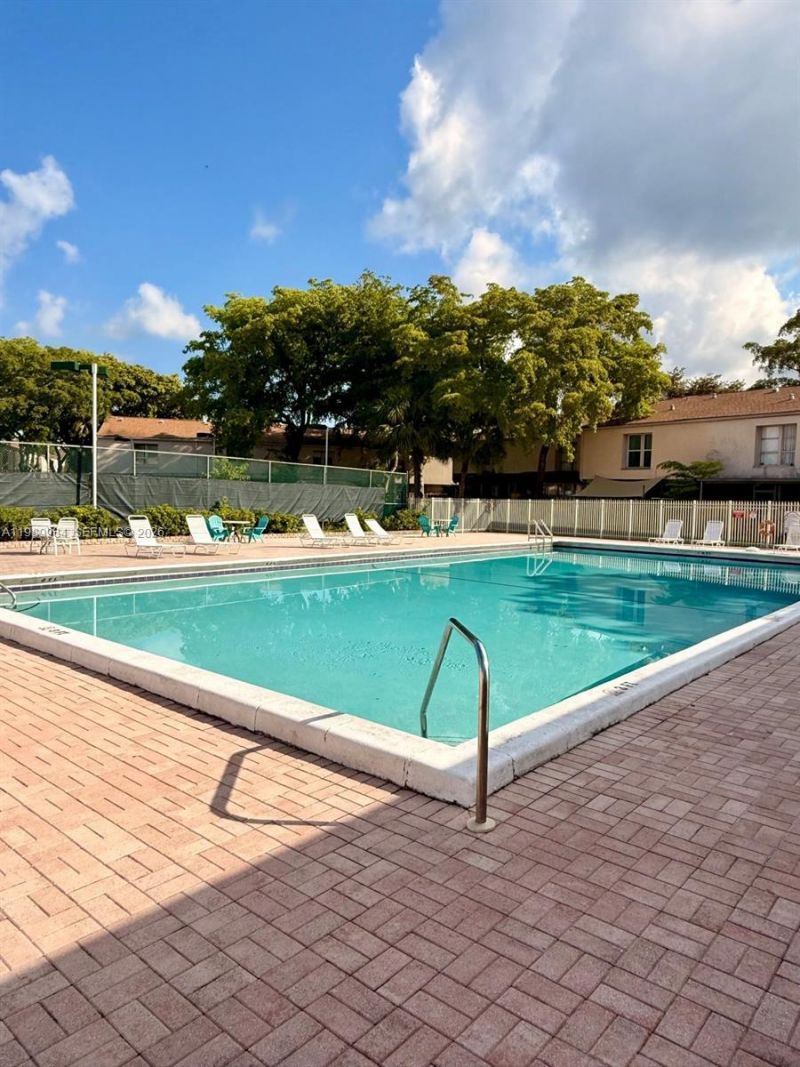 833 NW 81st Ter, Unit 8, Plantation, FL 33324 Photo