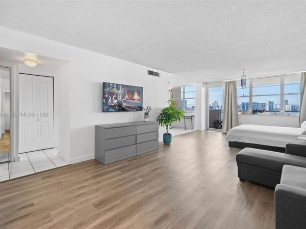 250 174th St, Unit 915, Sunny Isles Beach, FL 33160