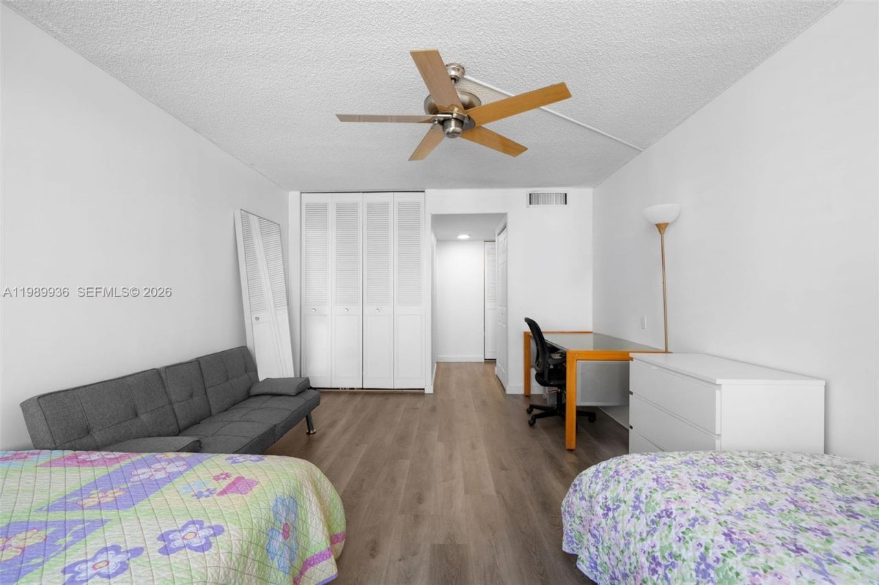 250 174th St, Unit 915, Sunny Isles Beach, FL 33160 Photo