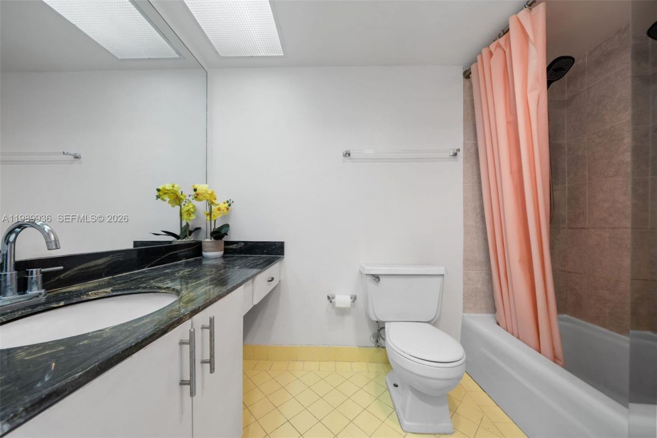 250 174th St, Unit 915, Sunny Isles Beach, FL 33160 Photo