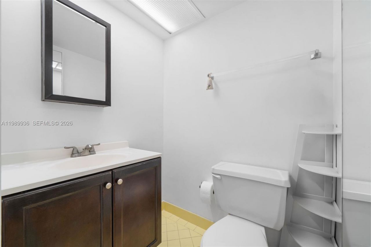 250 174th St, Unit 915, Sunny Isles Beach, FL 33160 Photo