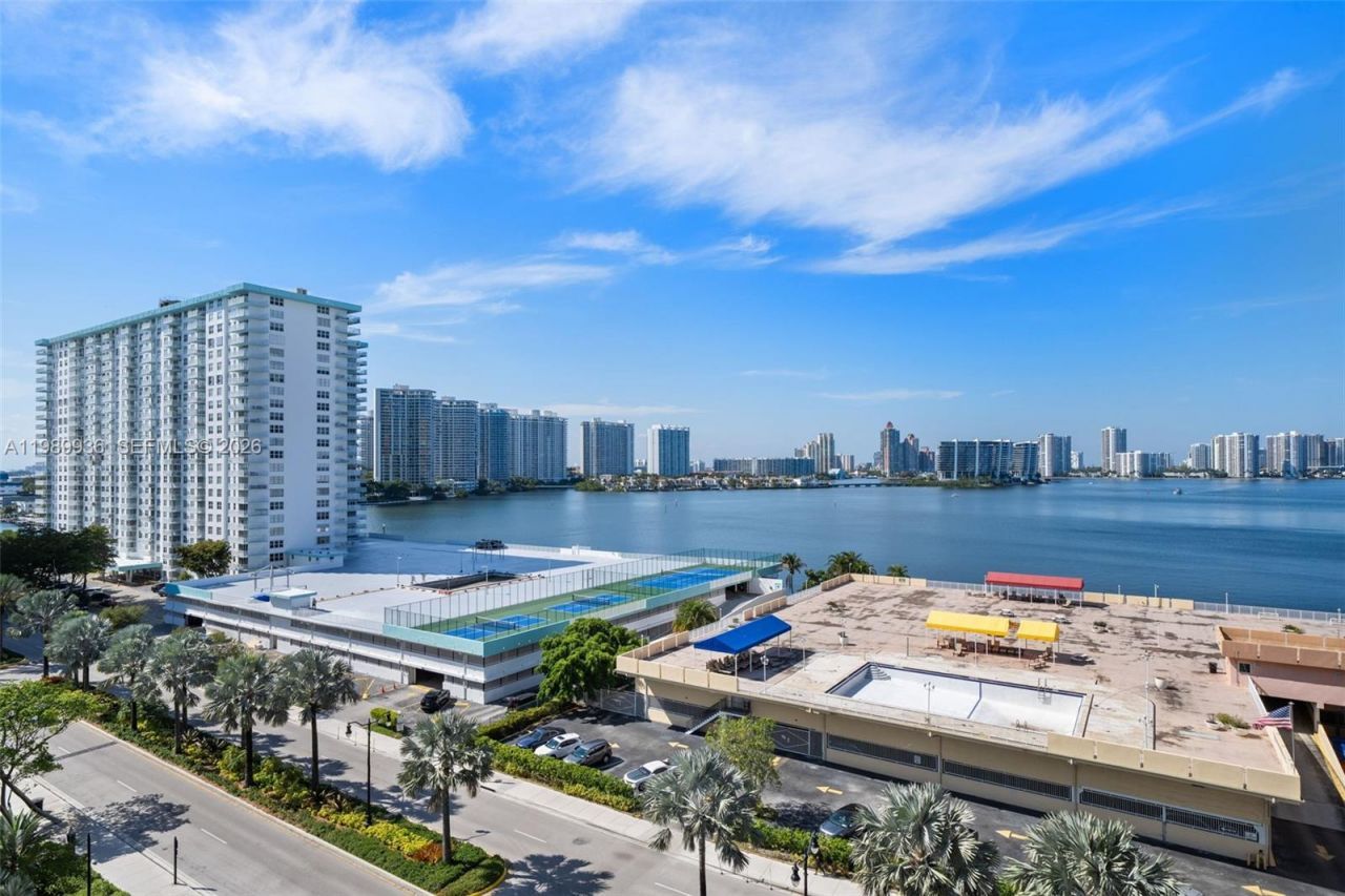 250 174th St, Unit 915, Sunny Isles Beach, FL 33160 Photo