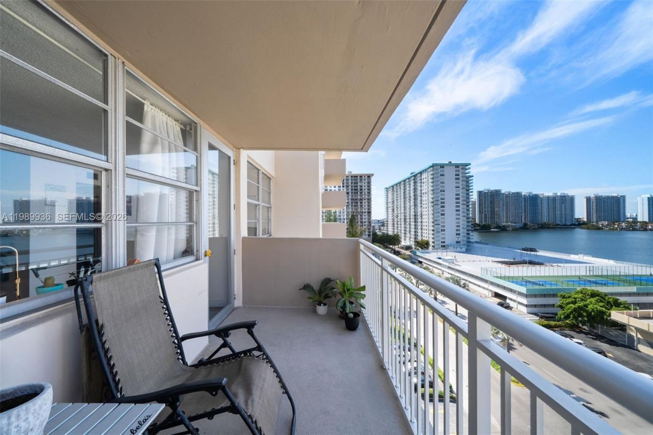 250 174th St, Unit 915, Sunny Isles Beach, FL 33160 Photo