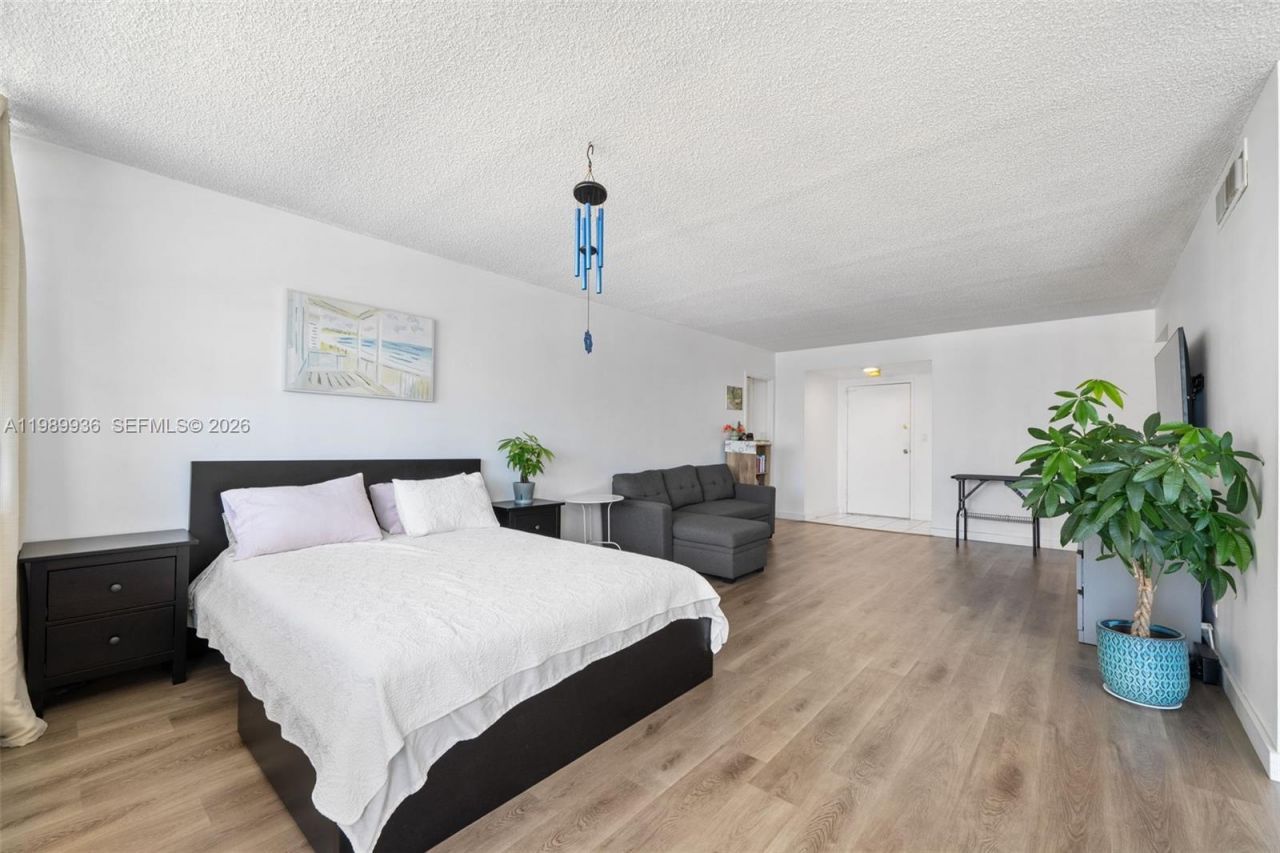 250 174th St, Unit 915, Sunny Isles Beach, FL 33160 Photo