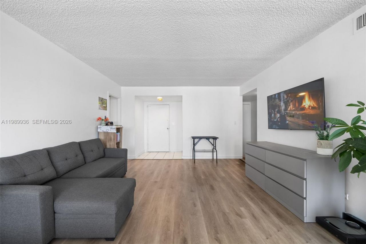 250 174th St, Unit 915, Sunny Isles Beach, FL 33160 Photo