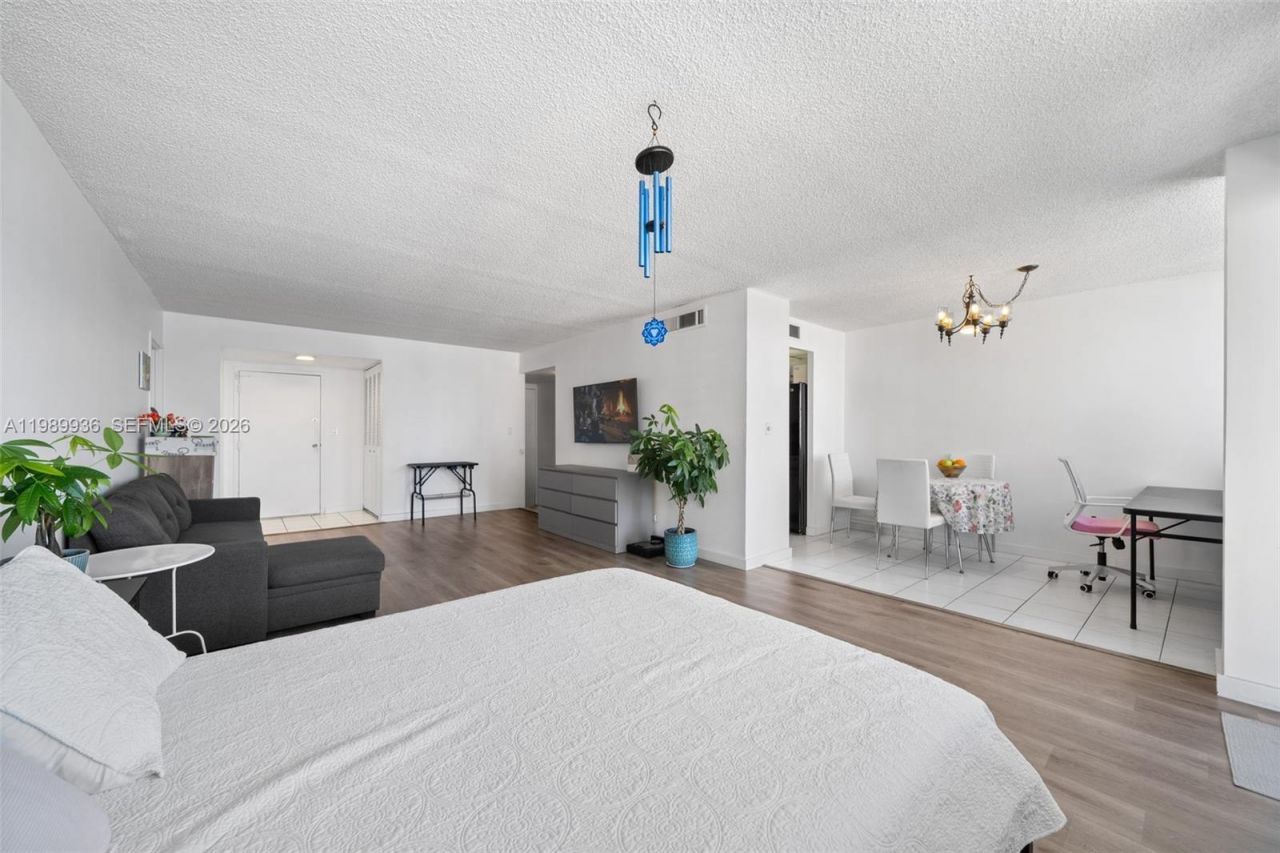 250 174th St, Unit 915, Sunny Isles Beach, FL 33160 Photo