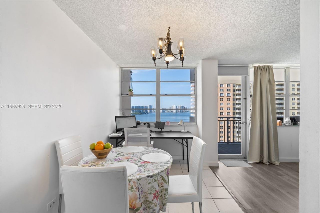 250 174th St, Unit 915, Sunny Isles Beach, FL 33160 Photo