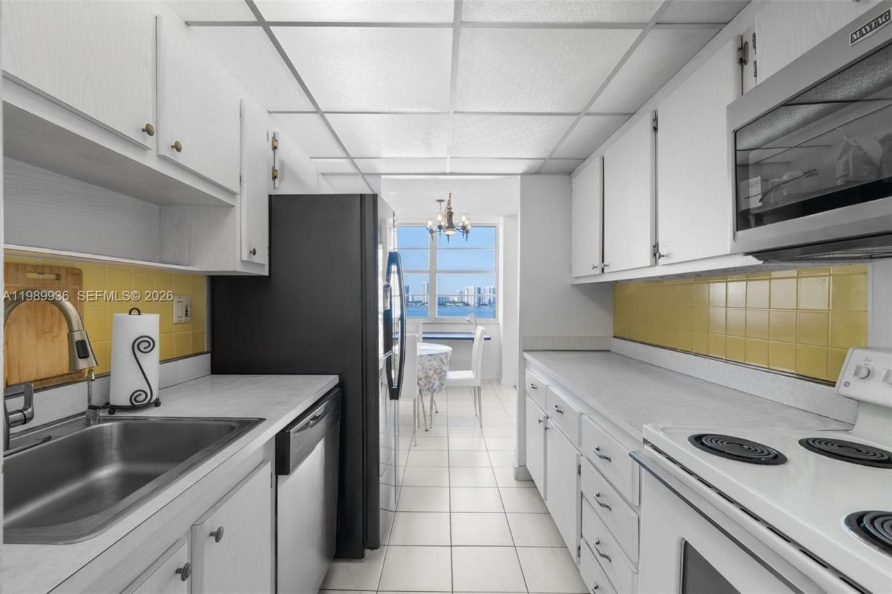 250 174th St, Unit 915, Sunny Isles Beach, FL 33160 Photo