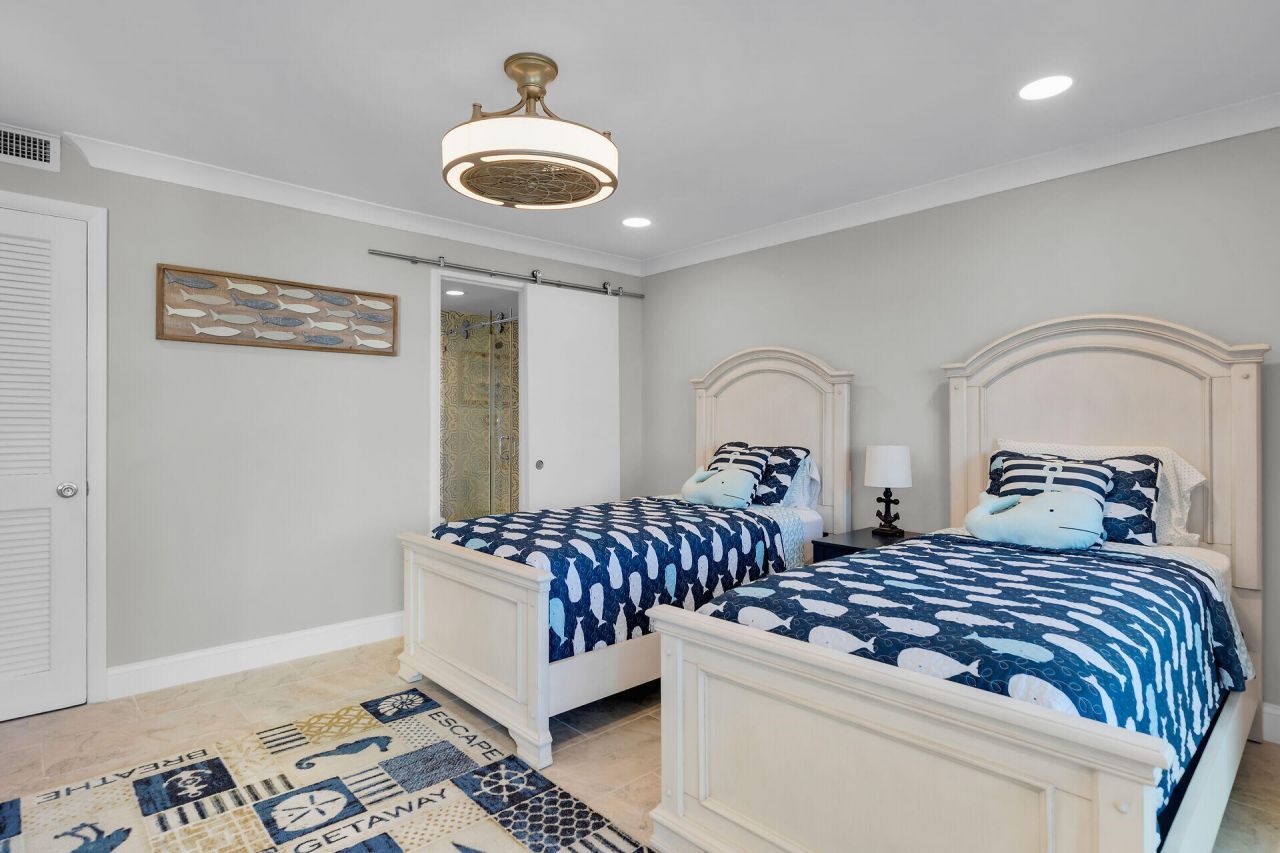 100 Iroquois Drive, Unit 5, Islamorada, FL 33036 Photo