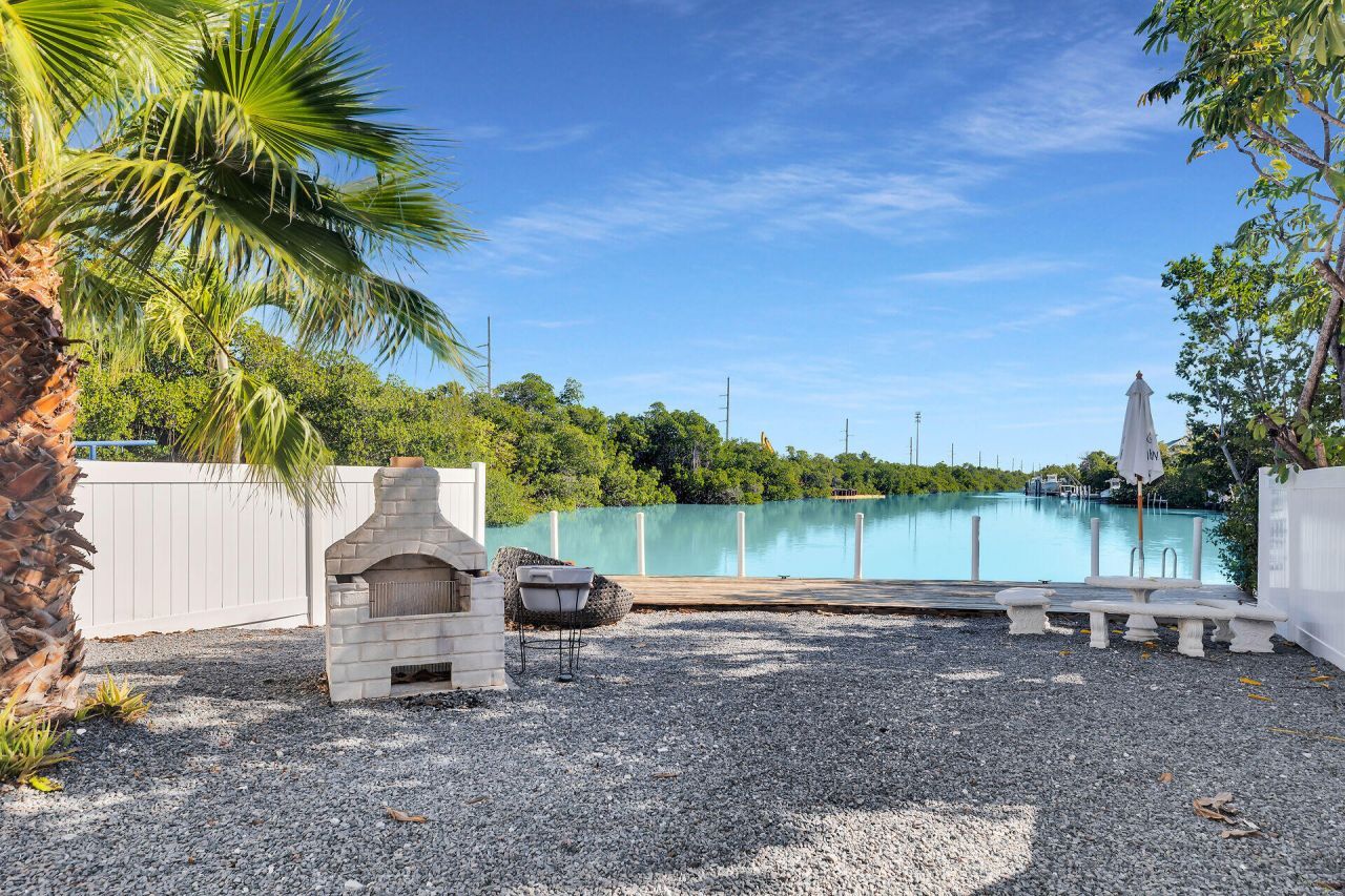 100 Iroquois Drive, Unit 5, Islamorada, FL 33036 Photo