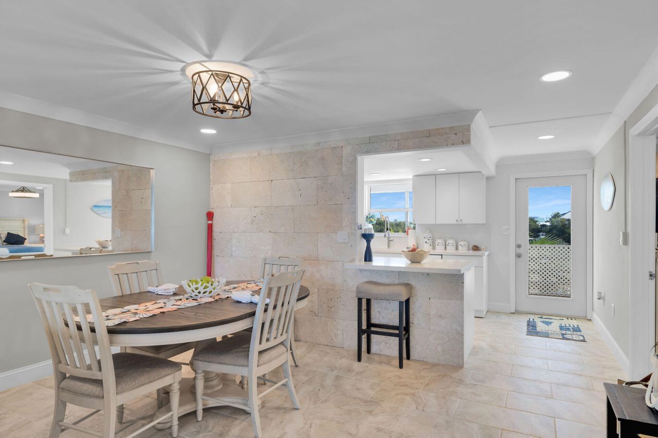 100 Iroquois Drive, Unit 5, Islamorada, FL 33036 Photo