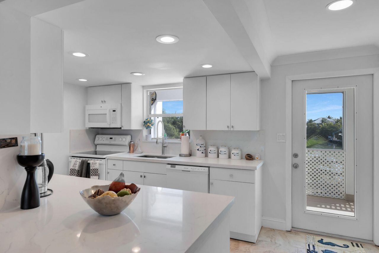 100 Iroquois Drive, Unit 5, Islamorada, FL 33036 Photo