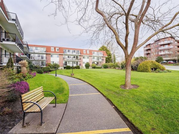 1680 Poplar Ave, Unit 120, Saanich, BC V8P 4K7