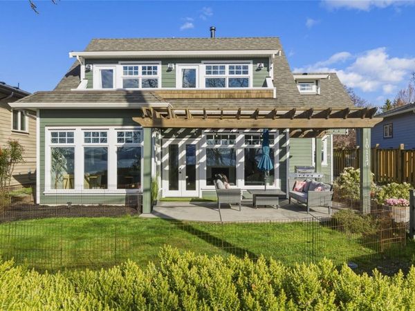 10117 West Saanich Rd , North Saanich, BC V8L 5T6