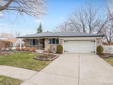 5121 McKinley Road, Warren, MI 48091