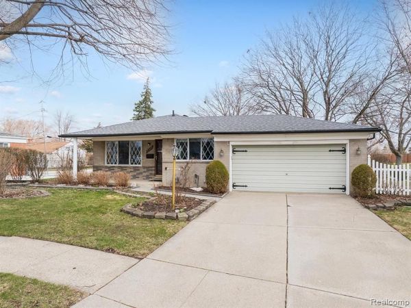 5121 McKinley Road, Warren, MI 48091