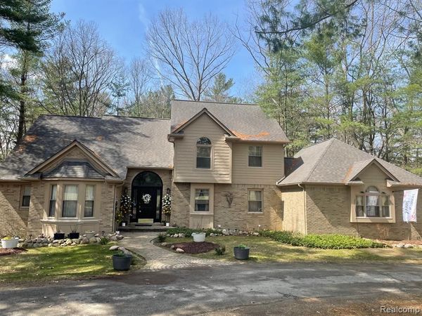 573 NAKOMIS Trail, Orion Twp, MI 48362