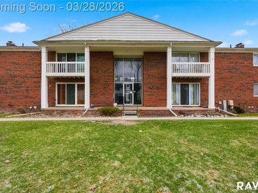 42450 Sheldon Place, Clinton Twp, MI 48038
