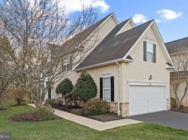 376 HOBSON PLACE, BLUE BELL, PA 19422