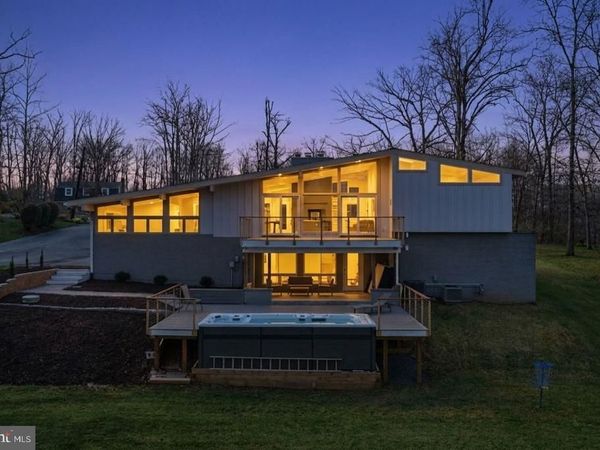 122 LAKE DRIVE, STERLING, VA 20164