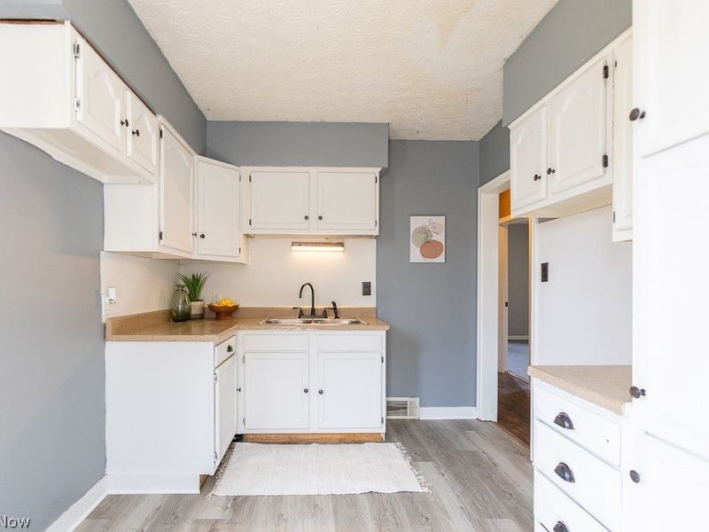 1582 Evergreen Avenue, Akron, OH 44301 Photo 12