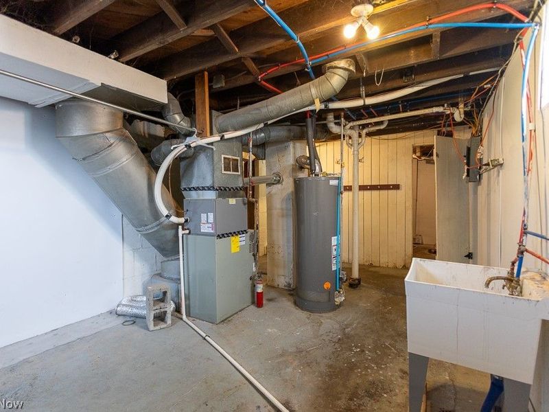 1582 Evergreen Avenue, Akron, OH 44301 Photo 32