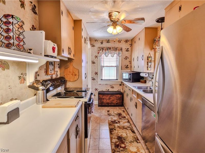 319 Superior Street , Louisville, OH 44641 Photo 17