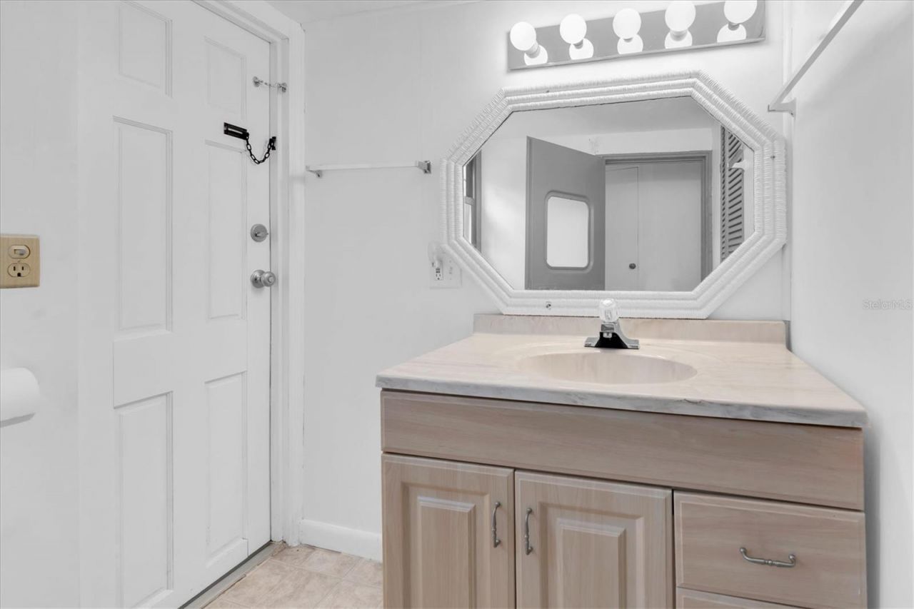 7801 34th Avenue N, Unit 6, Saint Petersburg, FL 33710 Photo