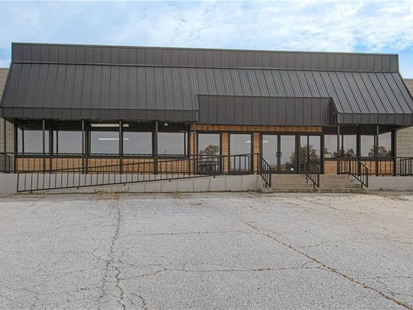 4541 S Noland Road, Independence, MO 64055