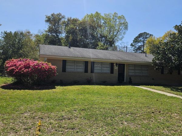 2535 Meadow Road, Biloxi, MS 39531