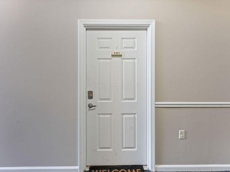 6170 Harbour Pointe, Unit 101, Columbus, OH 43231 Photo 3