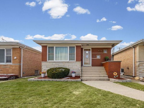 8318 S Keeler Avenue, Chicago, IL 60652