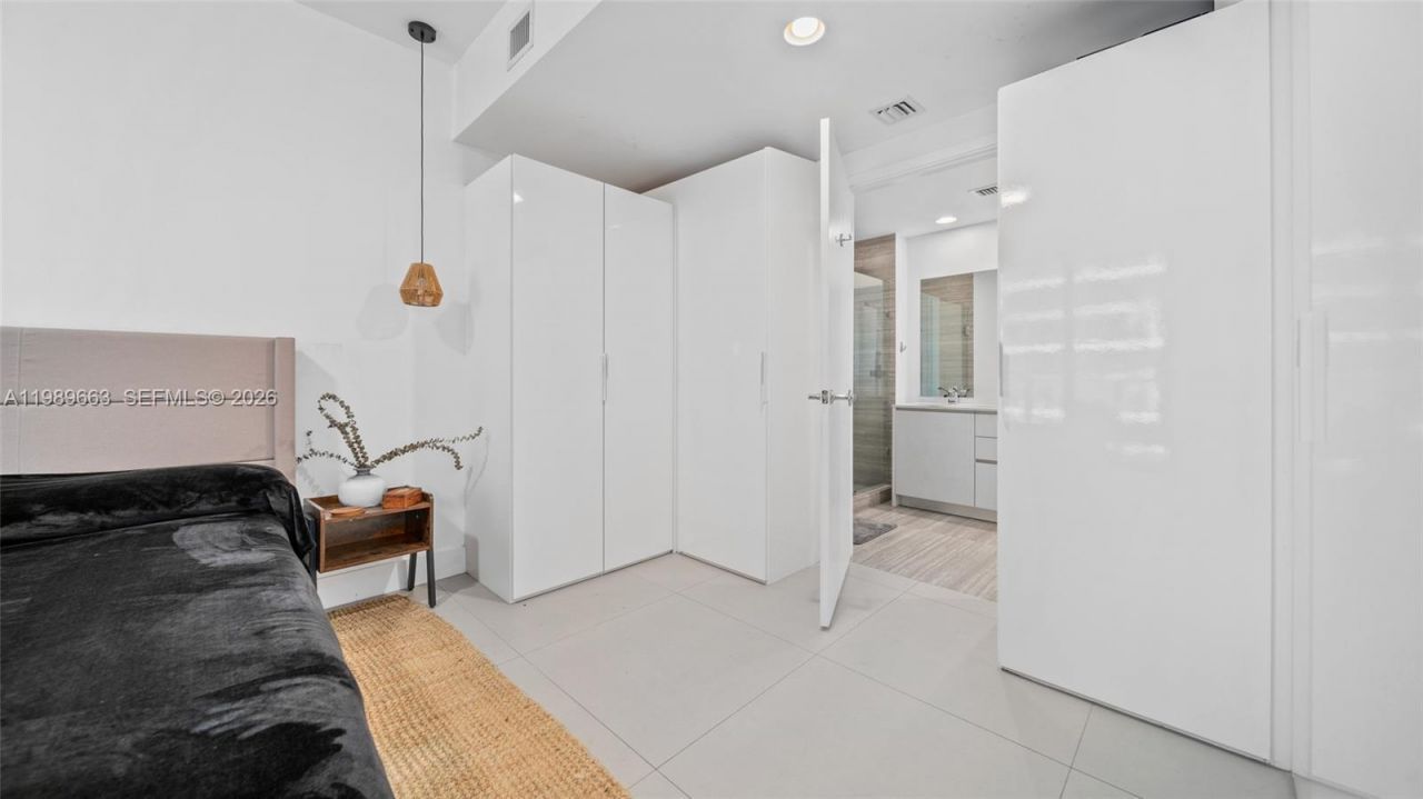 1010 Brickell Ave, Unit 2008, Miami, FL 33131 Photo