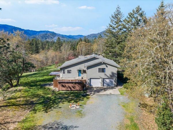 697 E Intervale Road, Grants Pass, OR 97527