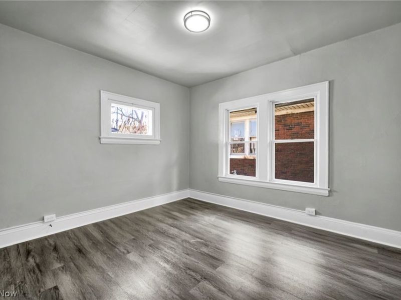 929 Thornhill Drive, Cleveland, OH 44108 Photo 19