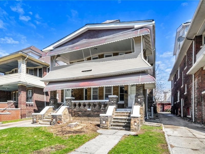 929 Thornhill Drive, Cleveland, OH 44108 Photo 2