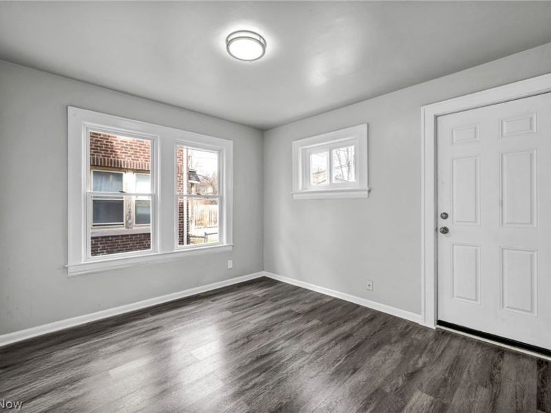 929 Thornhill Drive, Cleveland, OH 44108 Photo 20