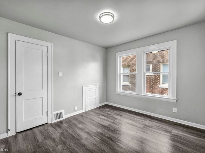 929 Thornhill Drive, Cleveland, OH 44108 Photo 28