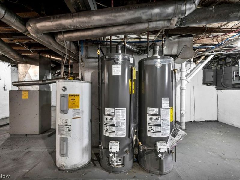 929 Thornhill Drive, Cleveland, OH 44108 Photo 38