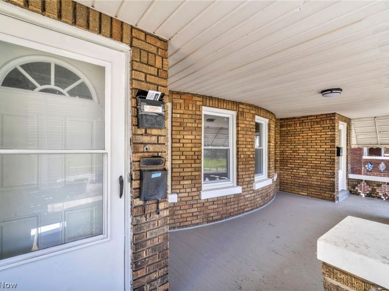 929 Thornhill Drive, Cleveland, OH 44108 Photo 4